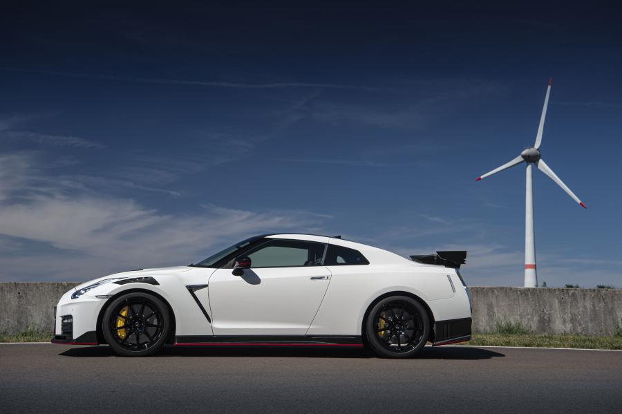  Nissan GT-R Nismo (R35) 2019 года  (UK) (фото 16 из 22)